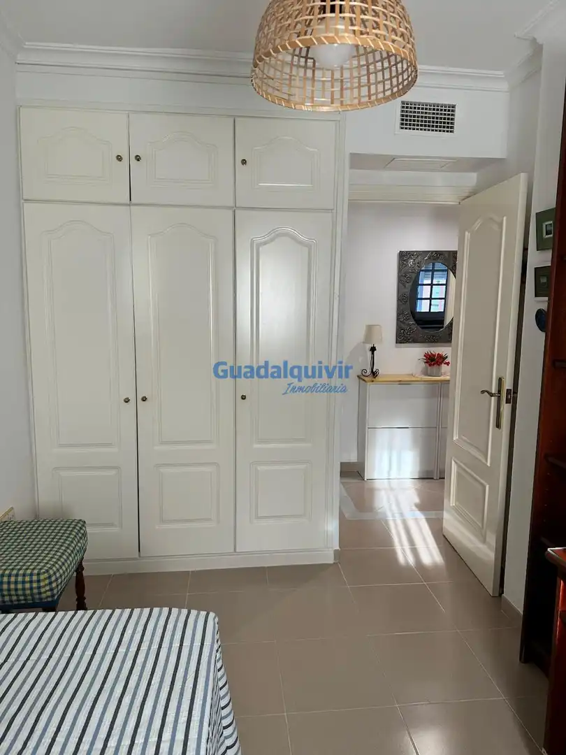 Schlafzimmer von Wohnung zur Miete in Sevilla mit Klimaanlage, Heizung und Terrasse