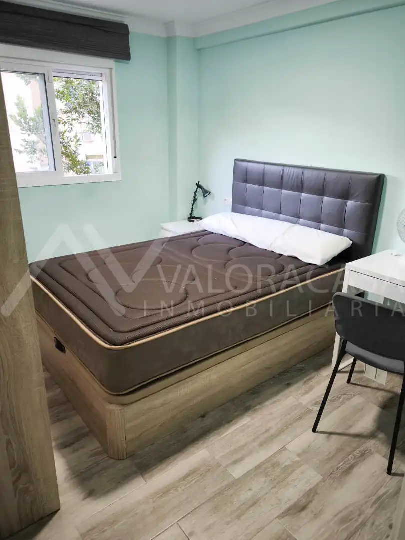 Habitación de Piso de alquiler en Málaga con Aire acondicionado, Amueblado y Horno