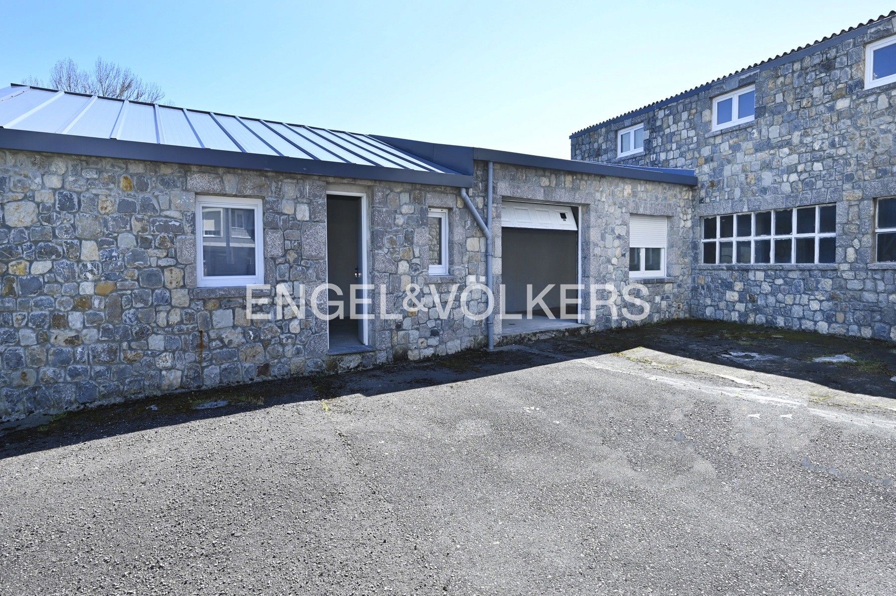 Exterior view of House or chalet for sale in Santa Cruz de Bezana  with Air Conditioner, Heating and Private garden