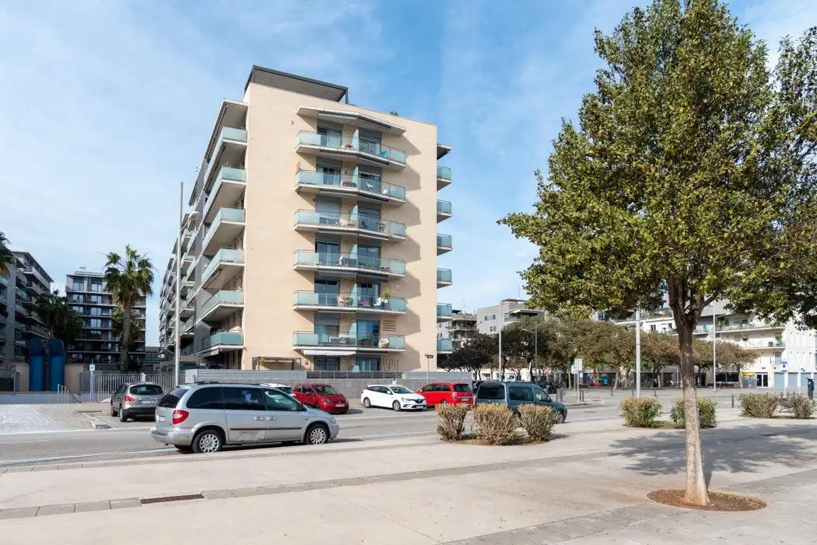 Außenansicht von Wohnung zum Verkauf in Badalona mit Heizung, Parkett und Terrasse