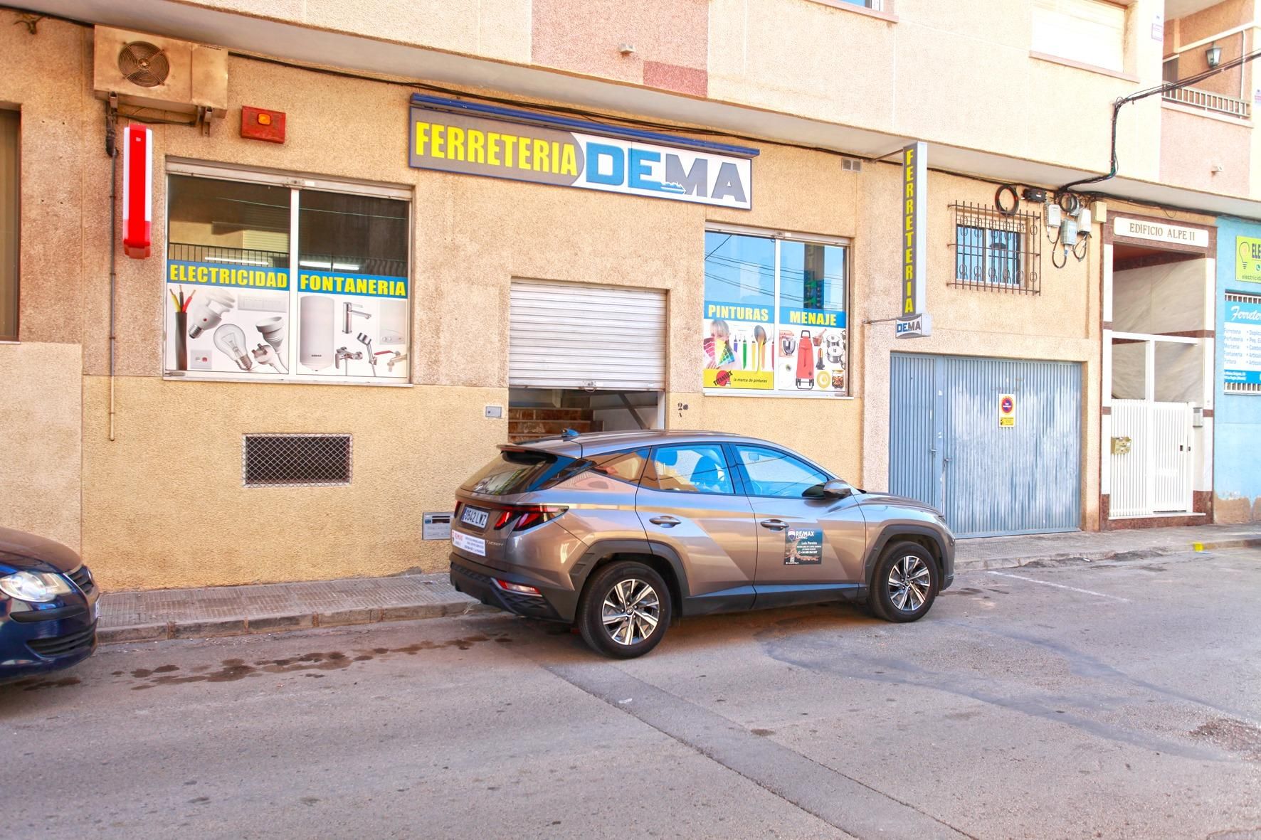 Vista exterior de Local en venda en San Pedro del Pinatar amb Aire condicionat