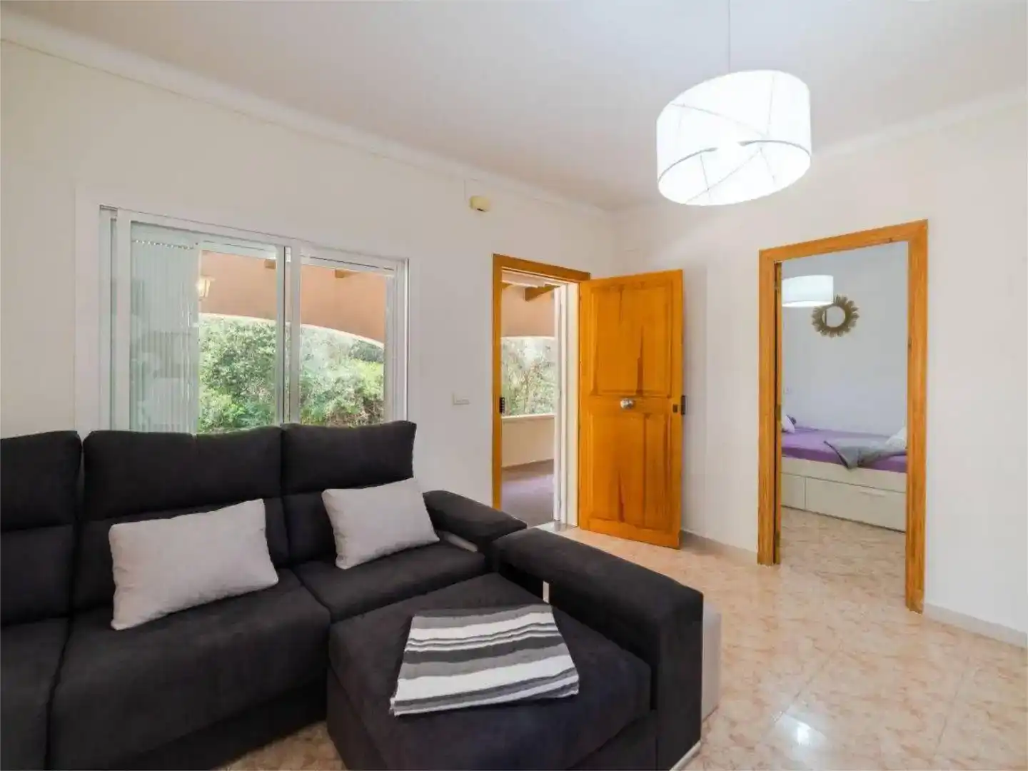 Sala d'estar de Casa adosada de lloguer en Santanyí amb Aire condicionat, Jardí privat i Moblat