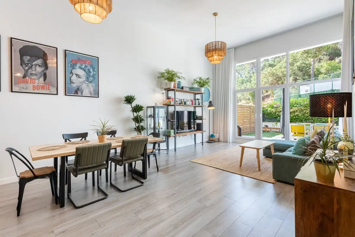 Sala de estar de Piso de alquiler en Benahavís con Aire acondicionado, Terraza y Trastero