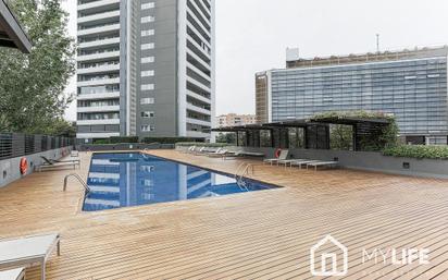 Swimming pool of Apartment for sale in  Barcelona Capital  with Air Conditioner, Parquet flooring and Terrace