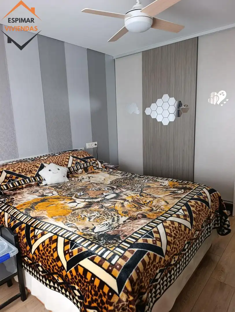 Bedroom of Flat for sale in Zaragoza  with Furnished and Balcony