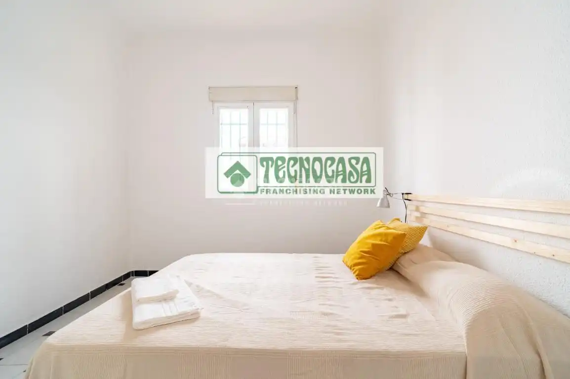 Bedroom of Flat for sale in Granada  with Air Conditioner, Heating and Terrace