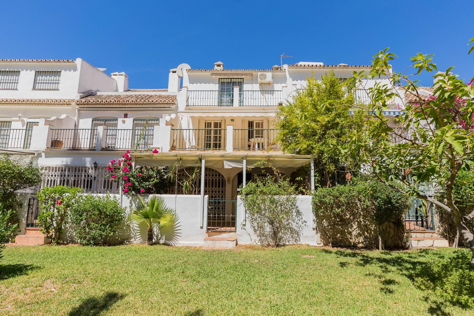 Garden of Single-family semi-detached for sale in Fuengirola  with Air Conditioner, Heating and Private garden