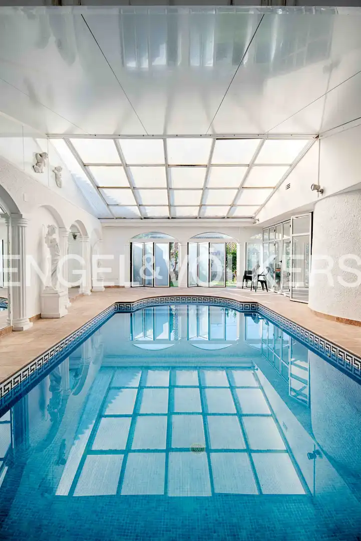 Casa con piscina en venta en Carrer Requesens, imagen 8