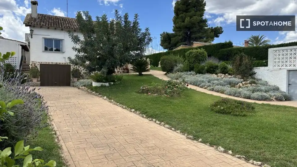 Jardí de Pis de lloguer en L'Eliana amb Aire condicionat, Calefacció i Moblat