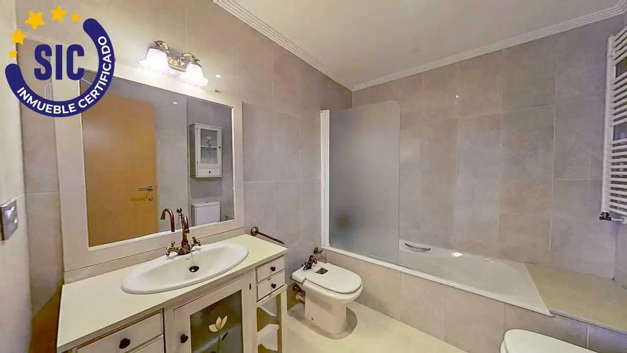 Badezimmer von Haus oder Chalet zur Miete in Chiva mit Heizung und Terrasse