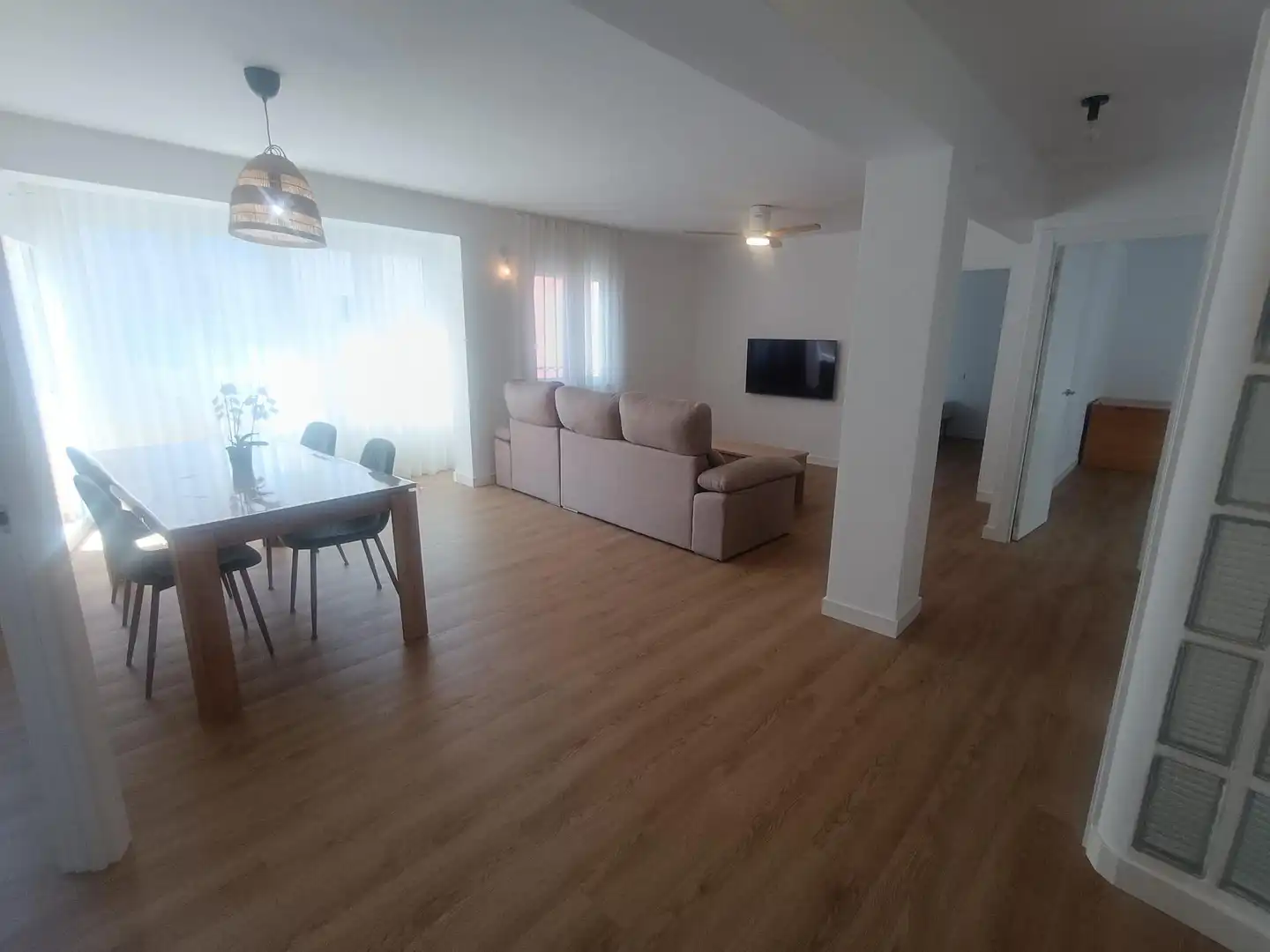 Wohnzimmer von Wohnung zur Miete in Santander mit Abstellraum, Möbliert und Balkon