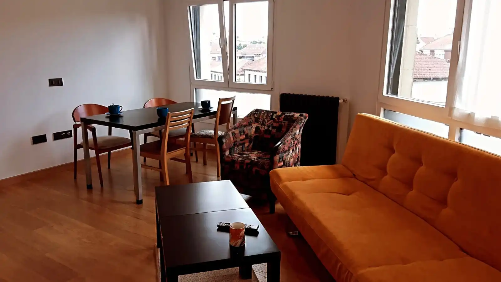 Sala d'estar de Pis de lloguer en Santiago de Compostela  amb Calefacció, Moblat i Forn