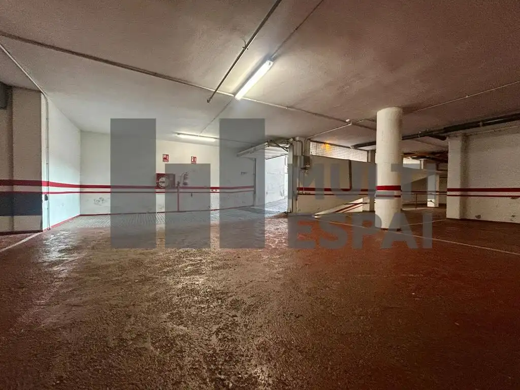 Einzelparkplatz mit Aufzug zum Verkauf in Via Augusta, imagen 3