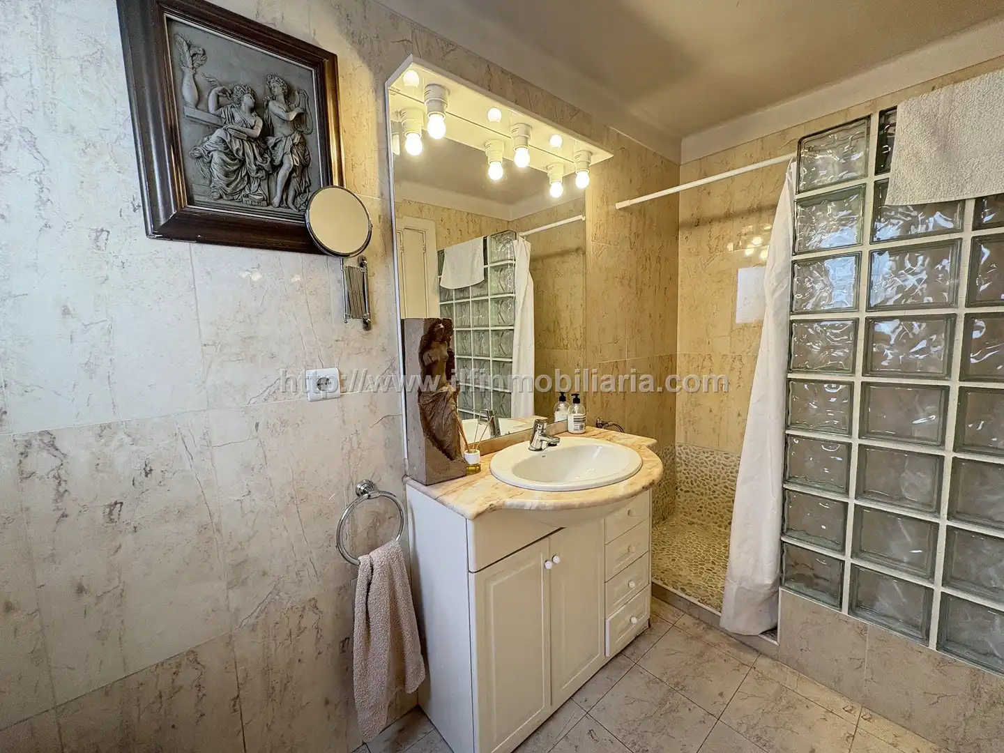 Badezimmer von Dachboden zum Verkauf in  Palma de Mallorca mit Klimaanlage, Terrasse und Fernseher