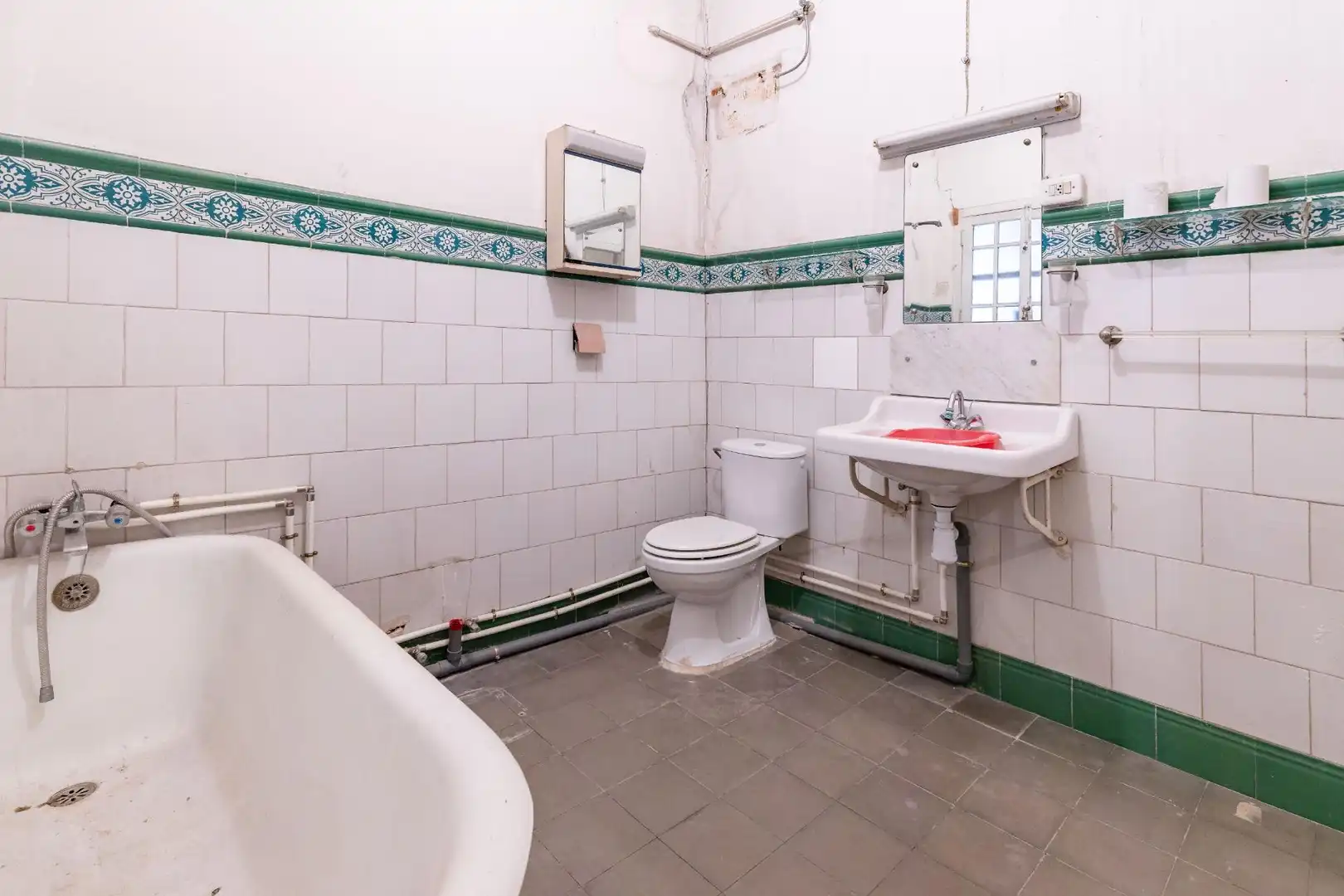 Bathroom of Houses for sale in Xàtiva  with Air Conditioner, Private garden and Terrace