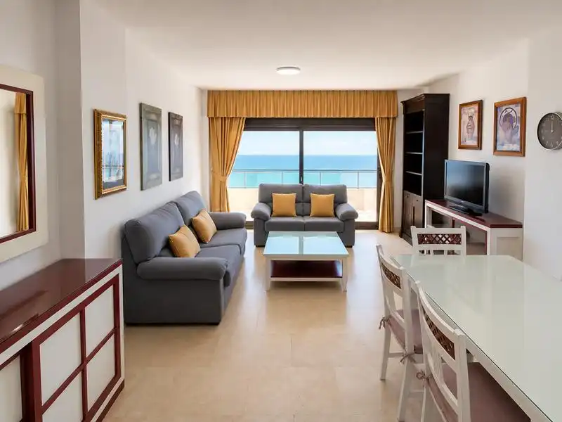 Wohnzimmer von Wohnung zur Miete in Estepona mit Terrasse