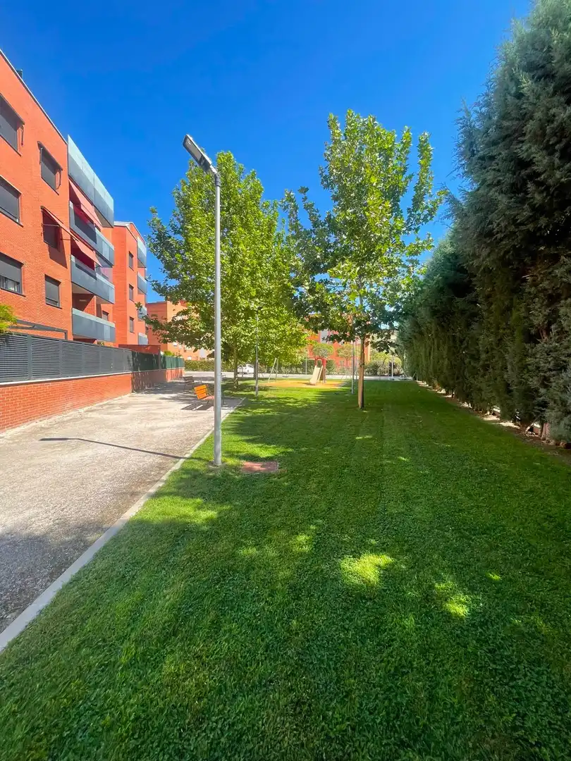 Parking de Ático de alquiler en Alcalá de Henares con Aire acondicionado, Calefacción y Jardín privado