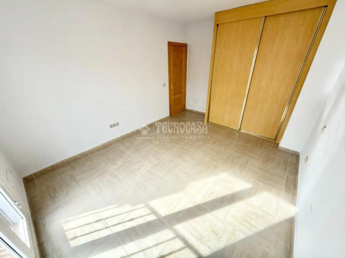 Habitación de Casa adosada en venta en Valdeaveruelo con Aire acondicionado, Calefacción y Balcón