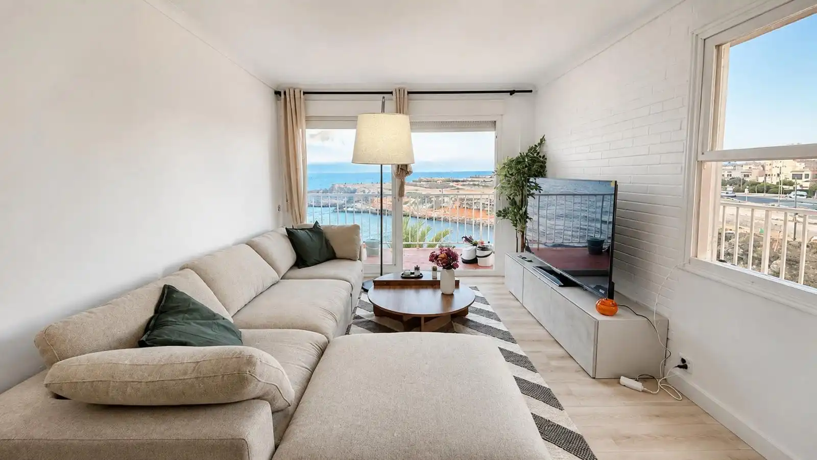 Sala d'estar de Apartament de lloguer en Torrevieja amb Aire condicionat, Calefacció i Terrassa