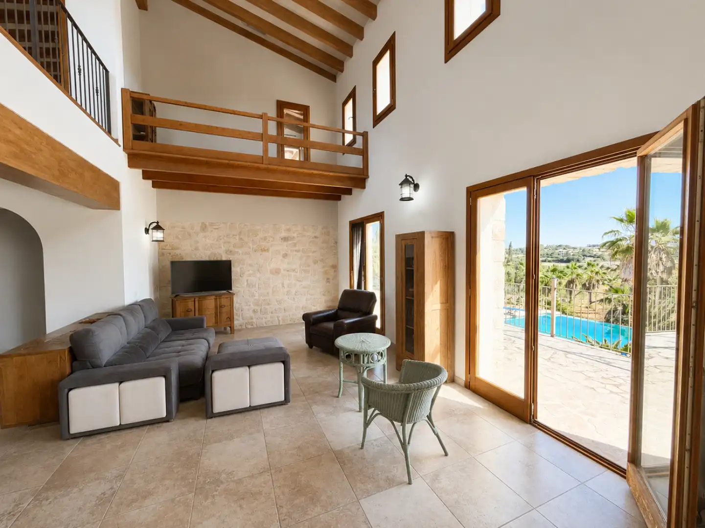 Sala d'estar de Casa o xalet en venda en Lloret de Vistalegre amb Aire condicionat, Terrassa i Piscina