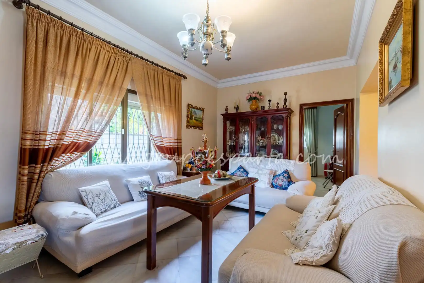 Sala d'estar de Casa o xalet en venda en Espartinas amb Aire condicionat, Jardí privat i Terrassa