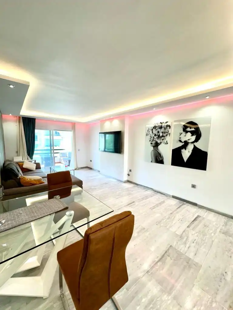 Sala de estar de Apartamento de alquiler en Marbella con Piscina comunitaria