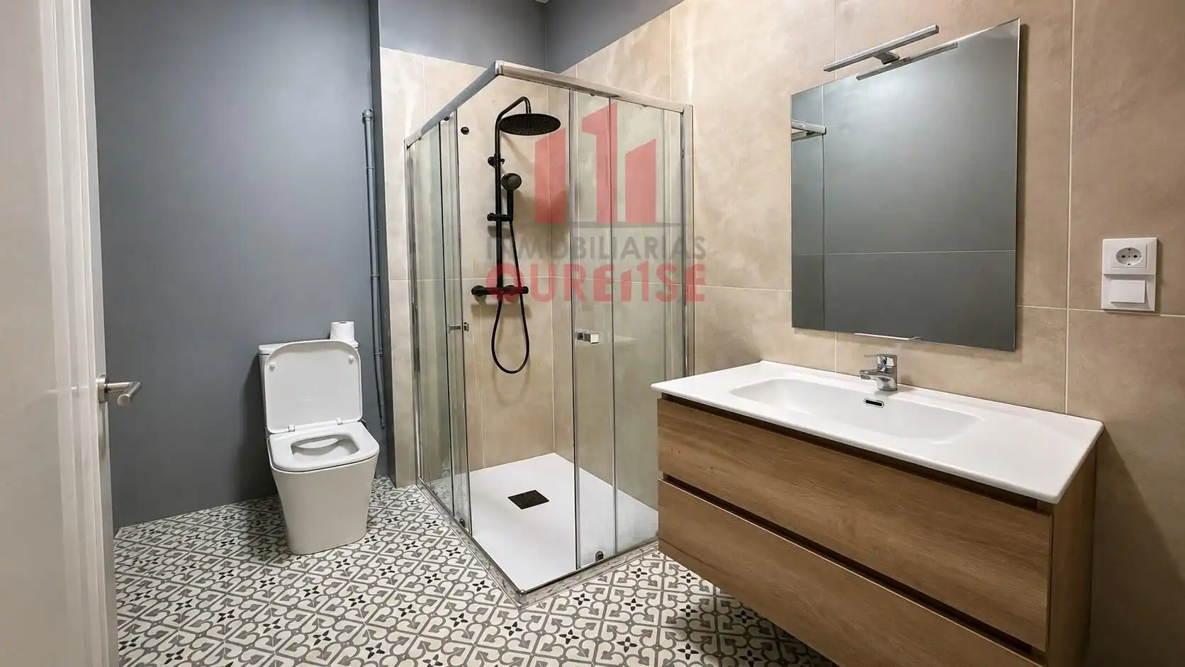 Bathroom of Flat for share in Ourense Capital   with Heating, Furnished and Balcony