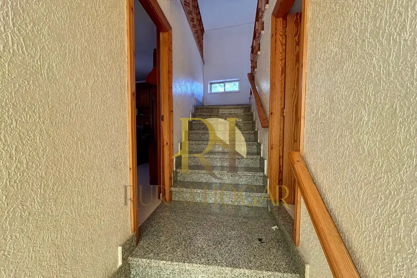 Casa adosada en venda en Los Barrios de Luna  amb Calefacció i Moblat