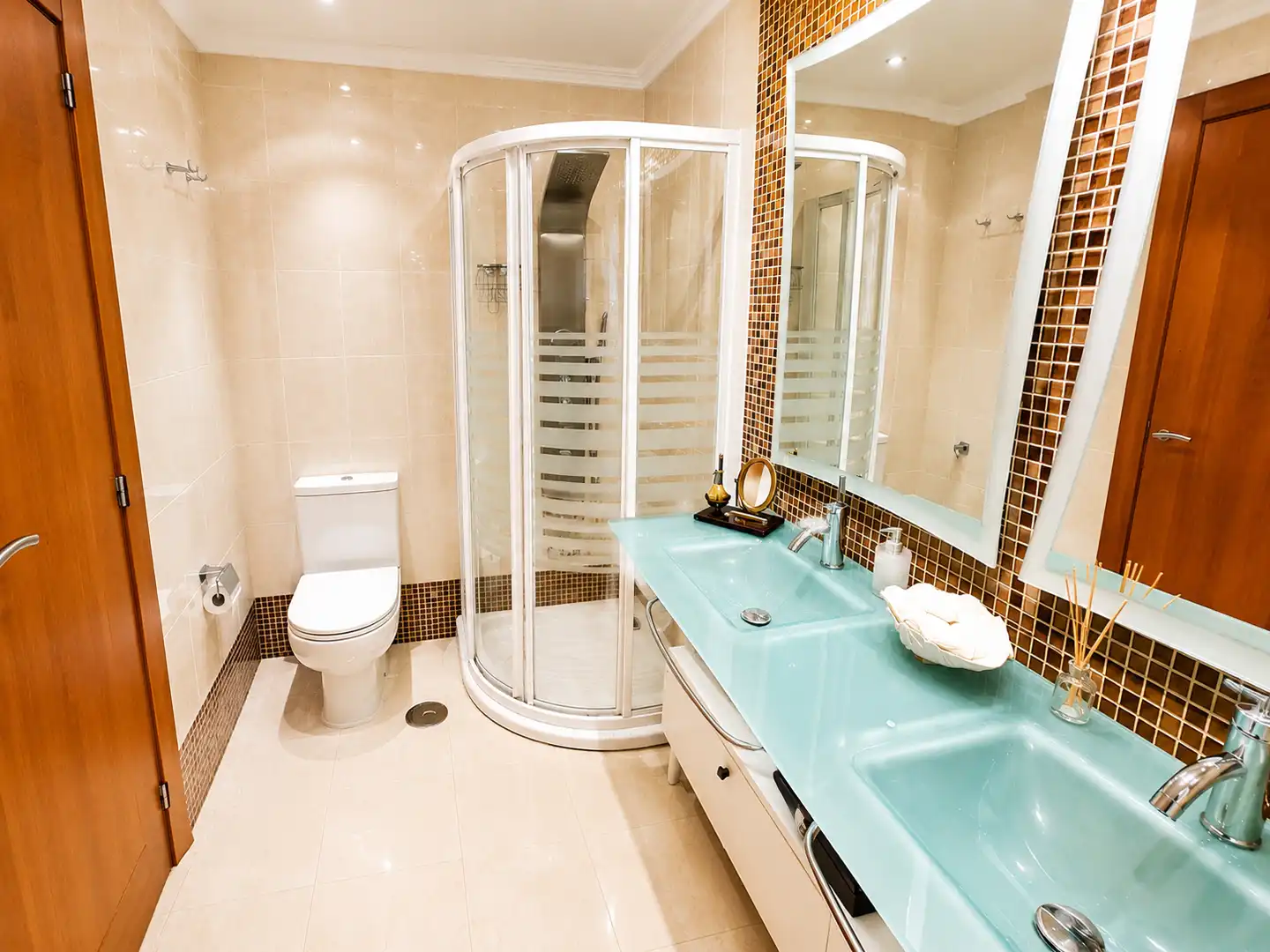 Baño de Piso en venta en Torremolinos con Aire acondicionado, Terraza y Amueblado