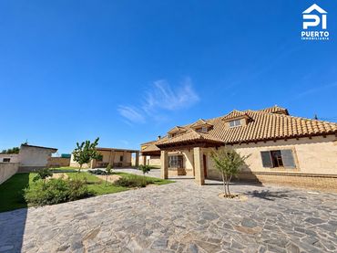 Casa amb piscina en venda a El Juncal - Vallealto
