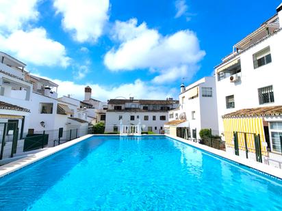 Piscina de Apartament en venda en Benalmádena amb Aire condicionat, Calefacció i Terrassa