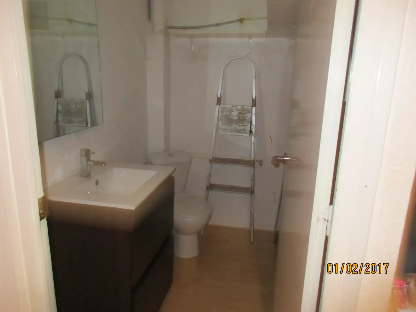 Badezimmer von Geschaftsraum zum Verkauf in Sant Pere de Ribes mit Parkett und Möbliert