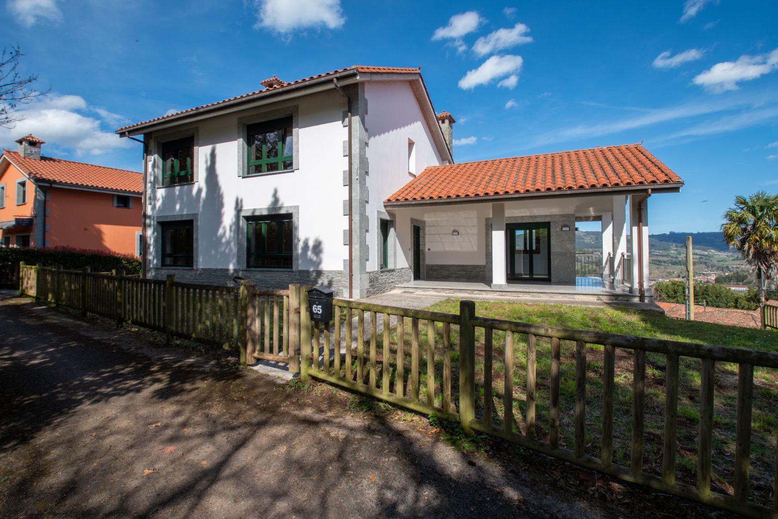 Vista exterior de Casa o xalet en venda en Villaviciosa amb Calefacció, Jardí privat i Terrassa