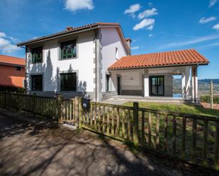 Vista exterior de Casa o xalet en venda en Villaviciosa amb Calefacció, Jardí privat i Terrassa