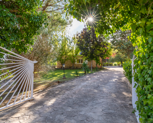 Vista exterior de Finca rústica en venda en Brihuega amb Aire condicionat, Calefacció i Jardí privat