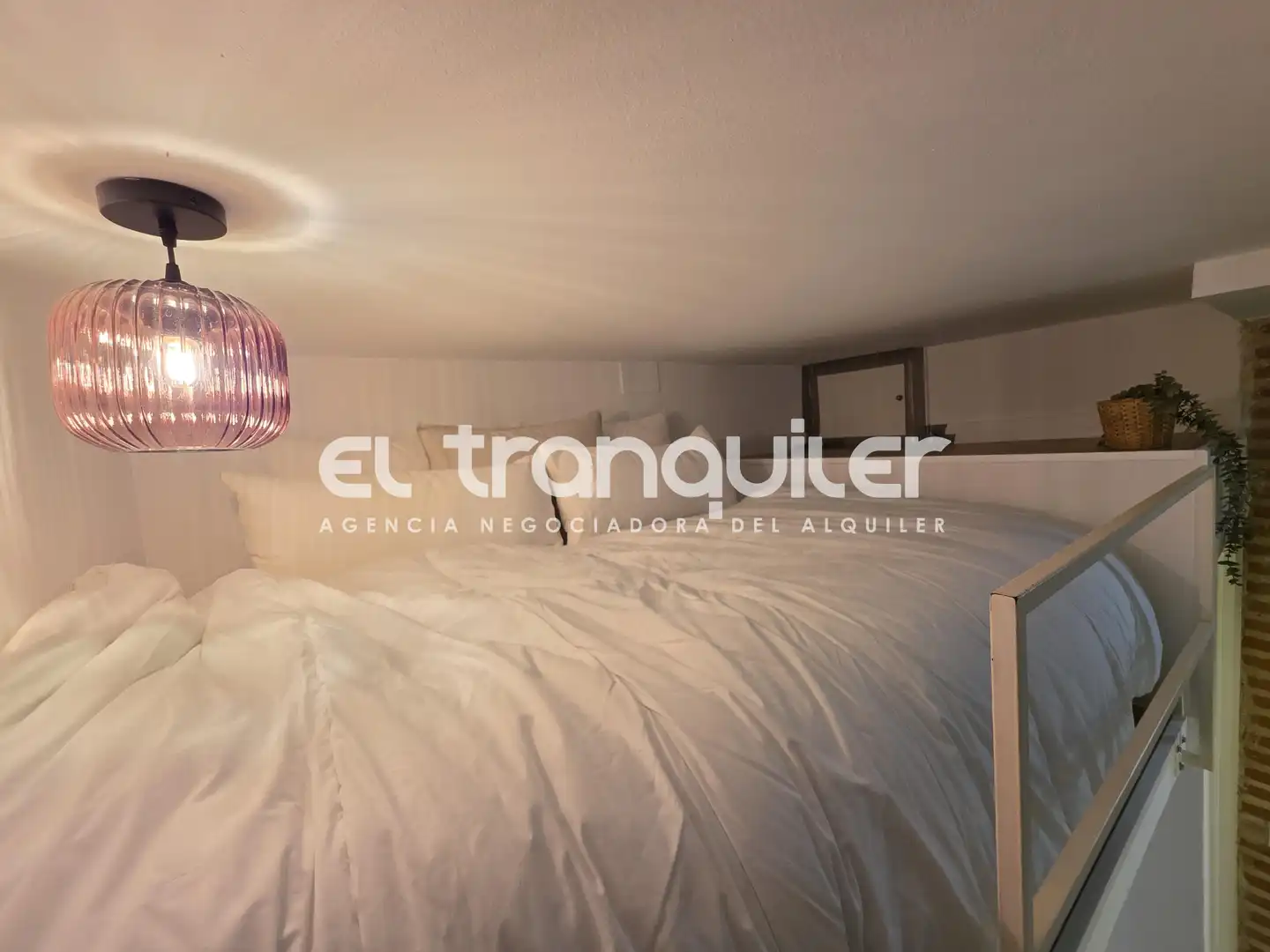 Habitación de Estudio de alquiler en Madrid con Amueblado, Lavadora y Se aceptan mascotas