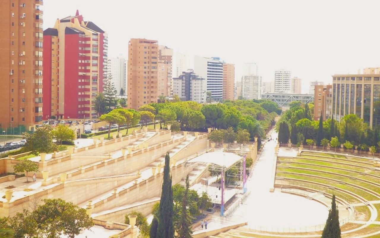 Vista exterior de Pis en venda en Benidorm amb Terrassa i Piscina comunitària