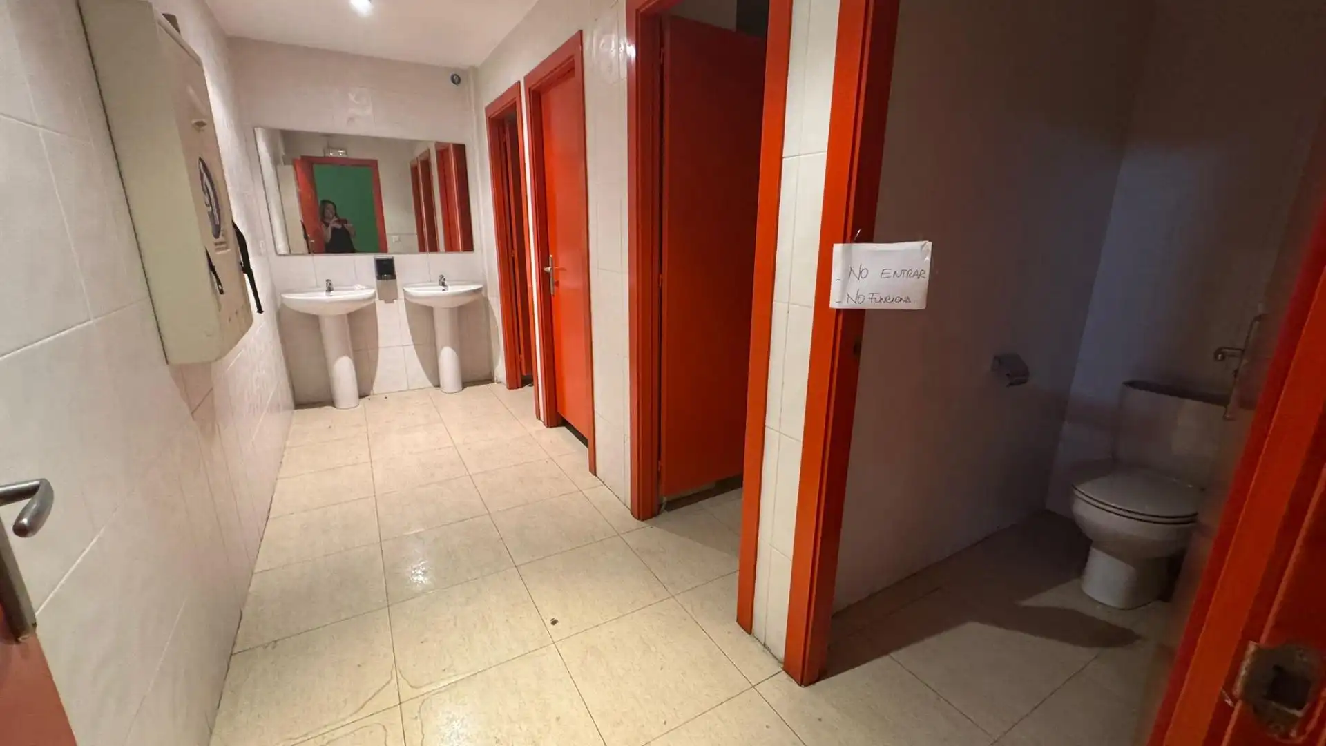 Bathroom of Commercial properties for sale in El Vendrell