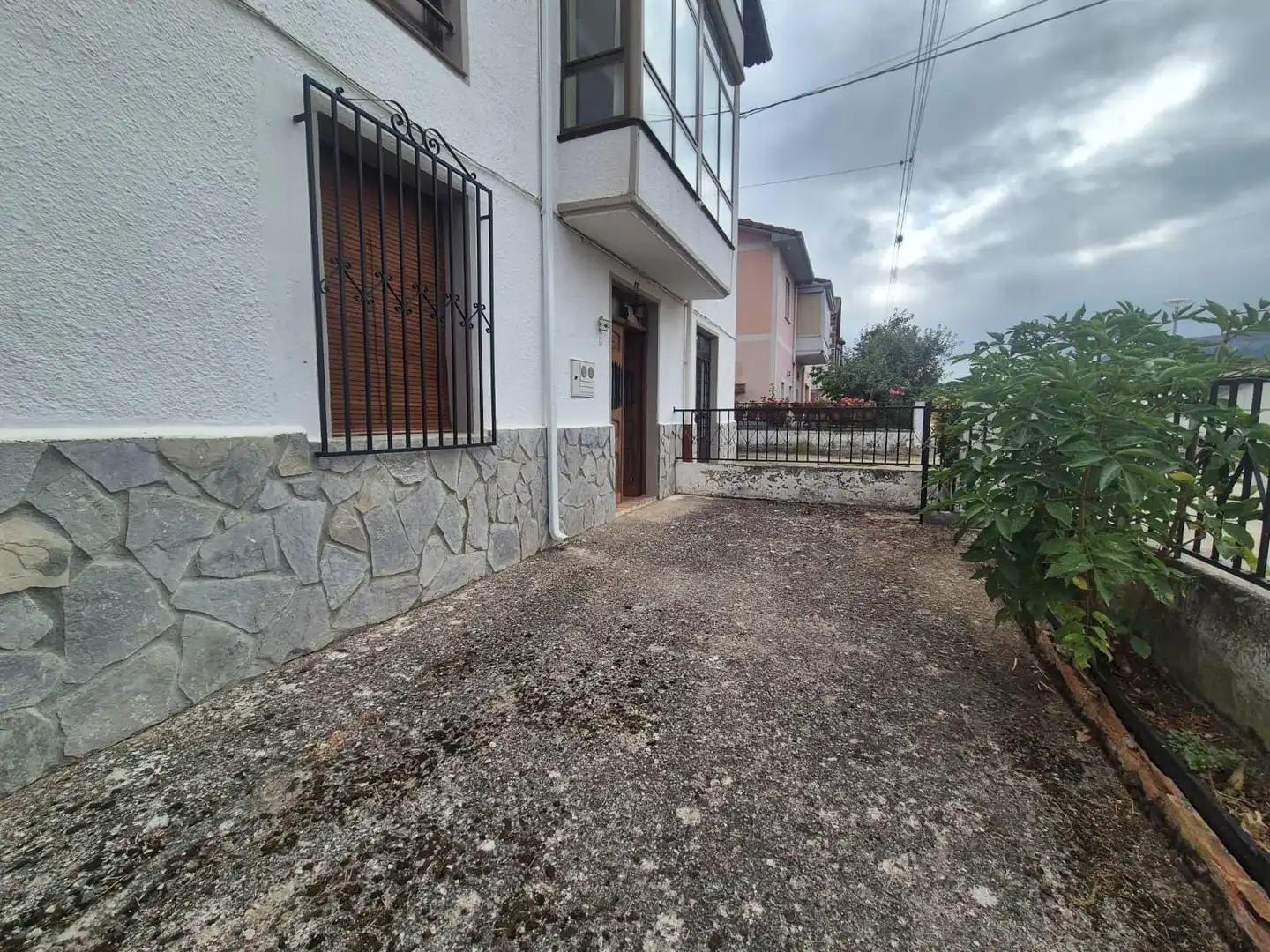 Vista exterior de Planta baja en venta en Merindad de Montija