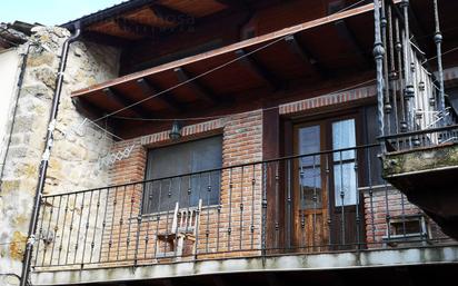 Vista exterior de Finca rústica en venda en Merindad de Montija amb Calefacció, Terrassa i Moblat