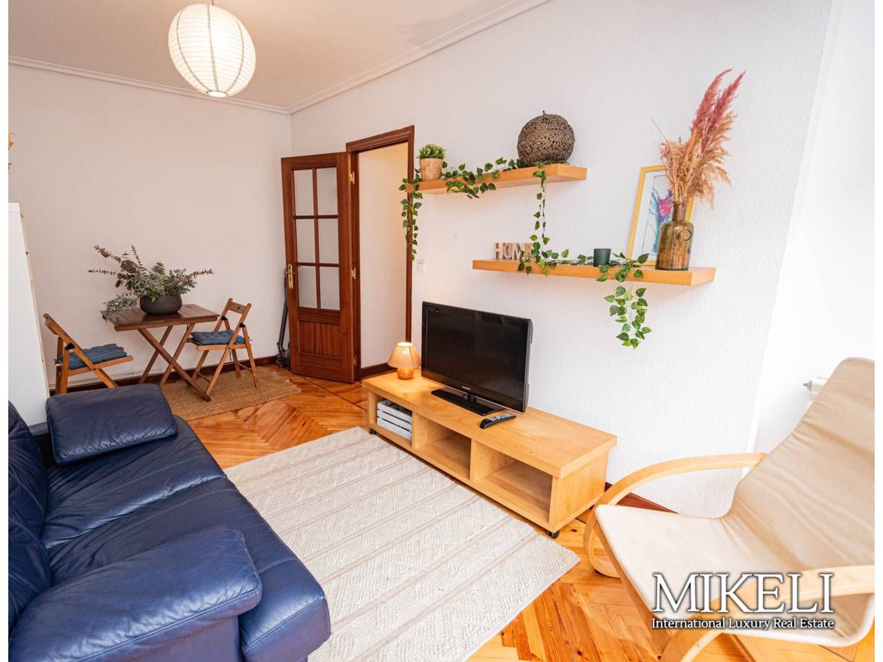 Living room of Flat to rent in Santander  with Heating, Parquet flooring and Furnished