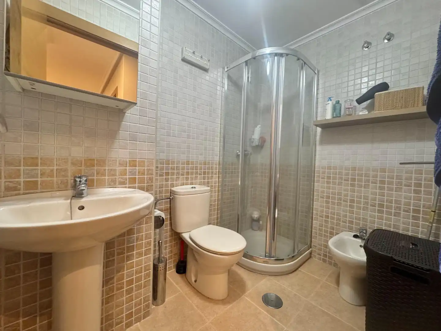 Baño de Piso en venta en Oviedo  con Calefacción