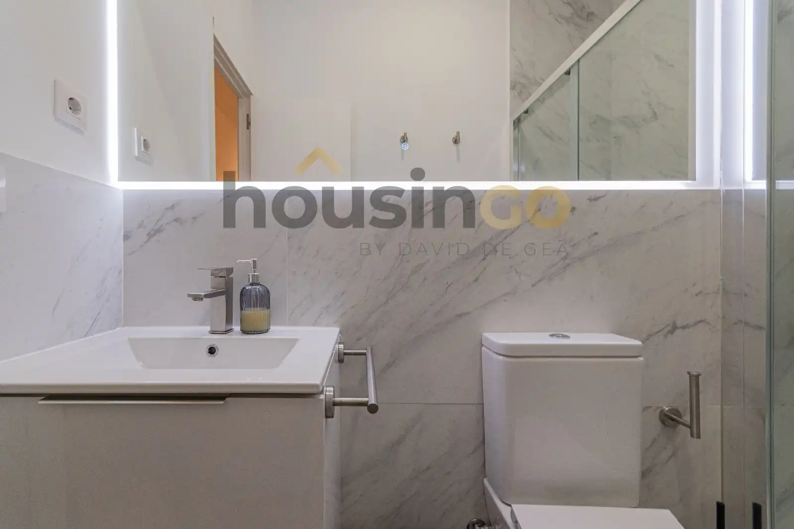 Bathroom of Flat for rent in Madrid  with Air Conditioner, Heating and Furnished