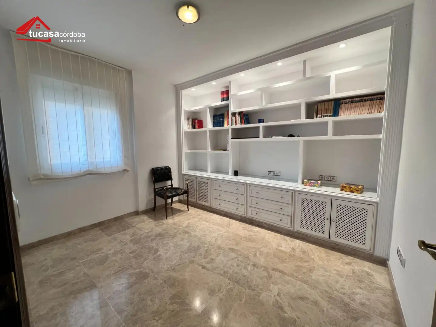 Sala d'estar de Àtic en venda en Córdoba amb Terrassa i Traster