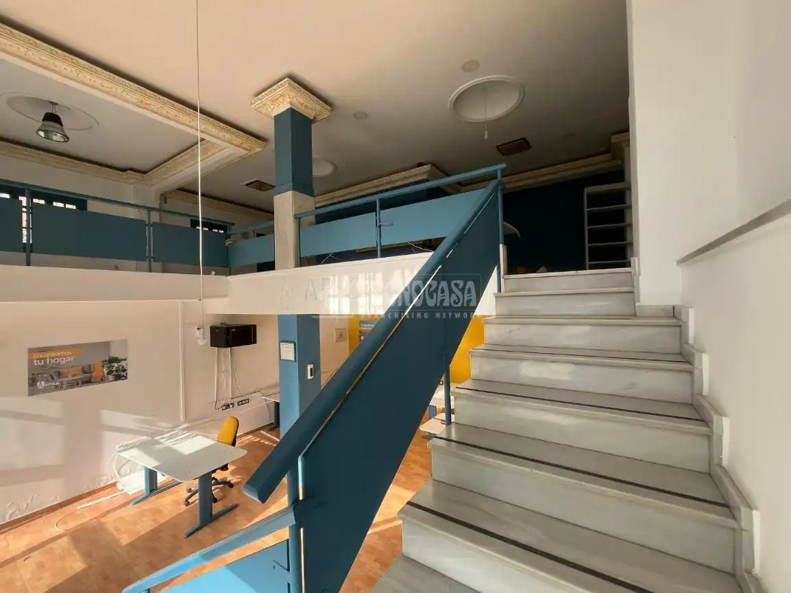Local comercial de lloguer a Núcleo urbano, imagen 4