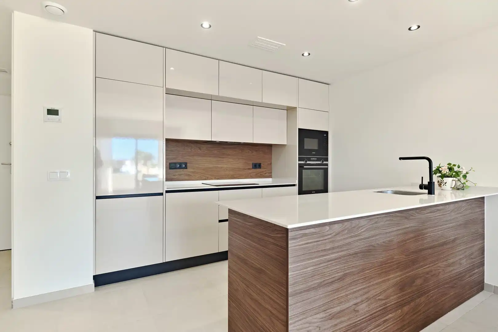 Kitchen of Flat for sale in Torrevieja  with Air Conditioner, Terrace and Storage room