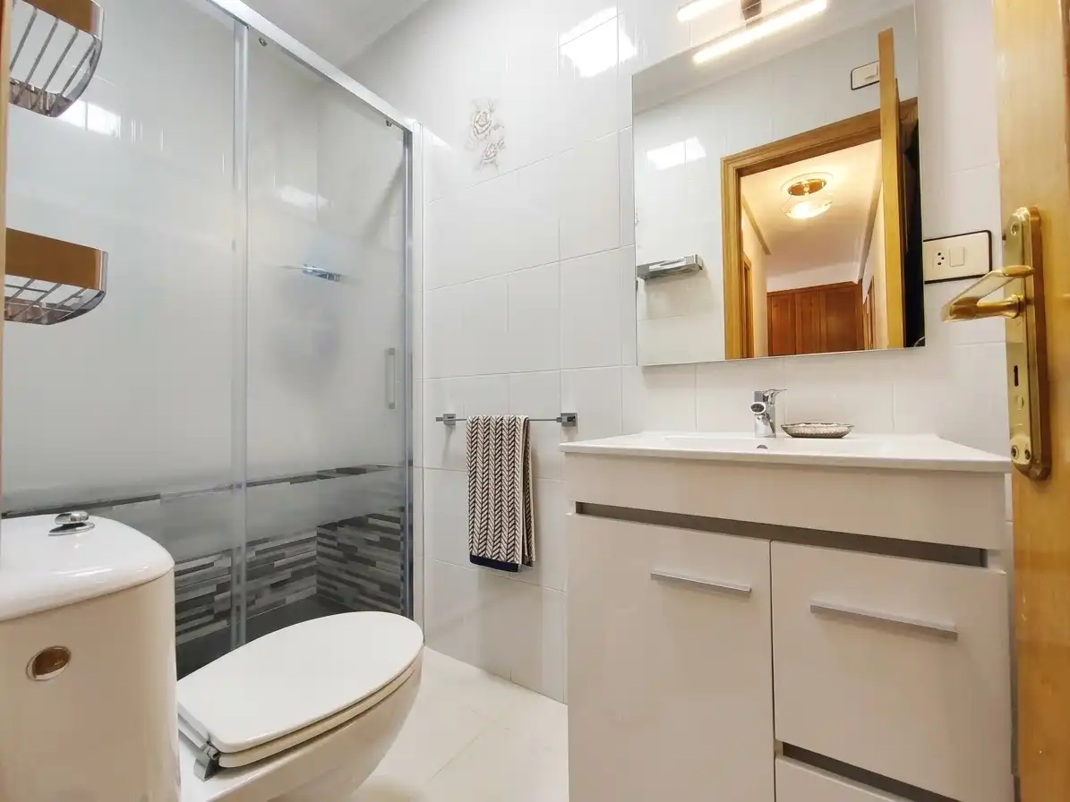 Baño de Piso en venta en Verín con Calefacción, Trastero y Amueblado