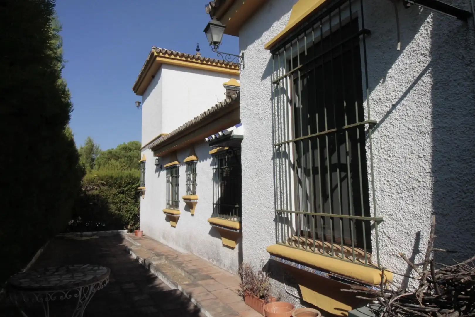 Vista exterior de Casa o chalet en venta en El Castillo de las Guardas con Jardín privado, Trastero y Piscina