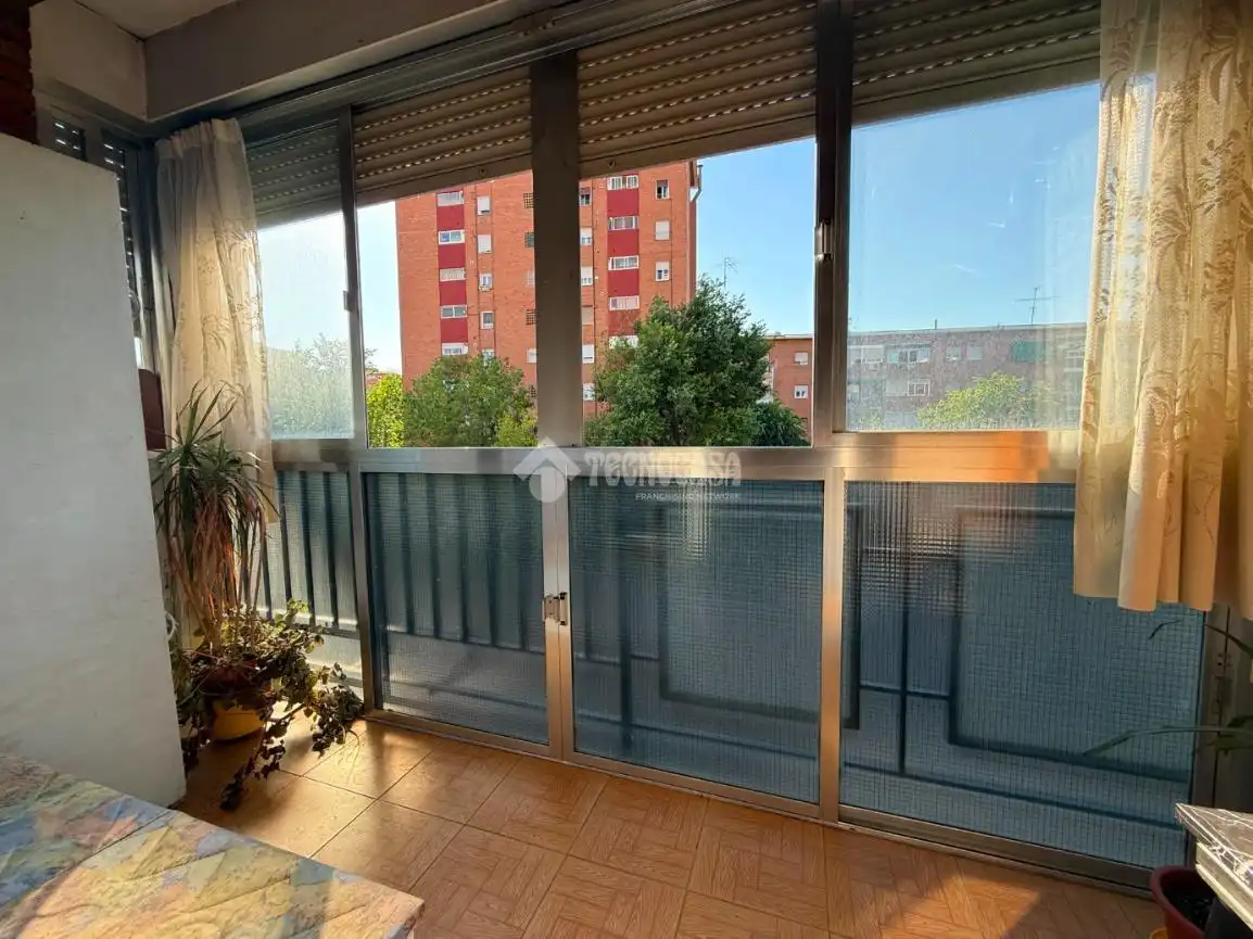 Vista exterior de Piso en venta en Madrid con Calefacción, Parquet y Terraza