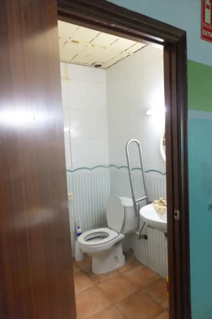 Badezimmer von Geschaftsraum zur Miete in Reus mit Internet